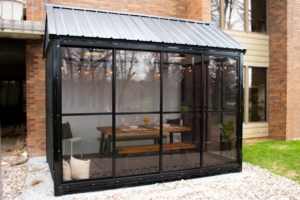 Photo of an enclosed fastpak with a dining table inside.
